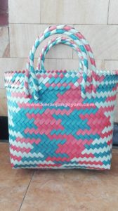 Tas Anyaman Kombinasi Warna Warni