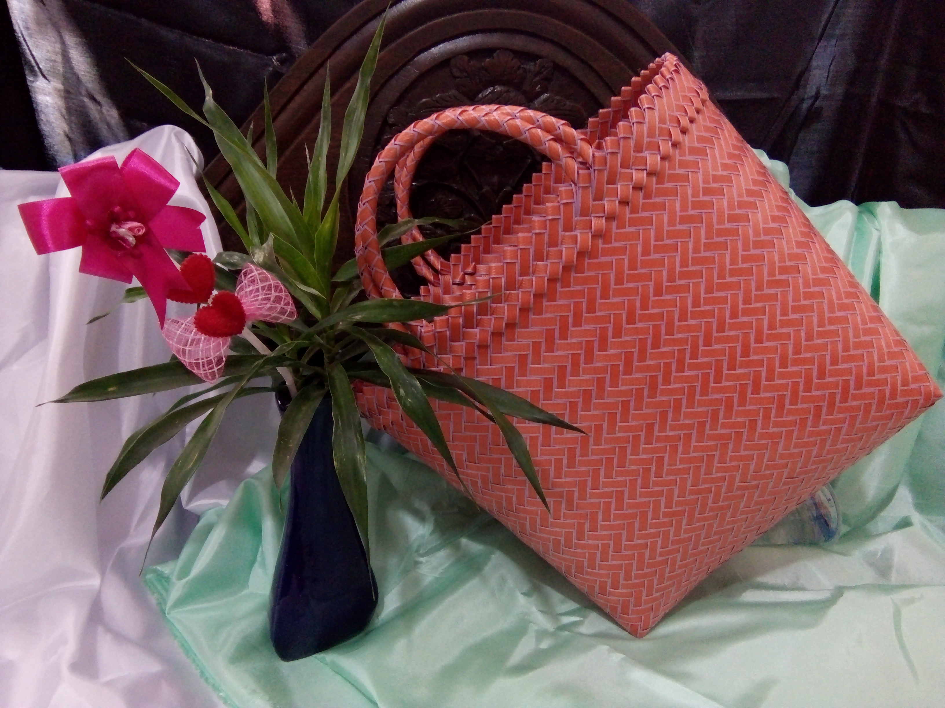 Tas Emak Emak ke Pasar Anyaman Plastik Lurik Cantik