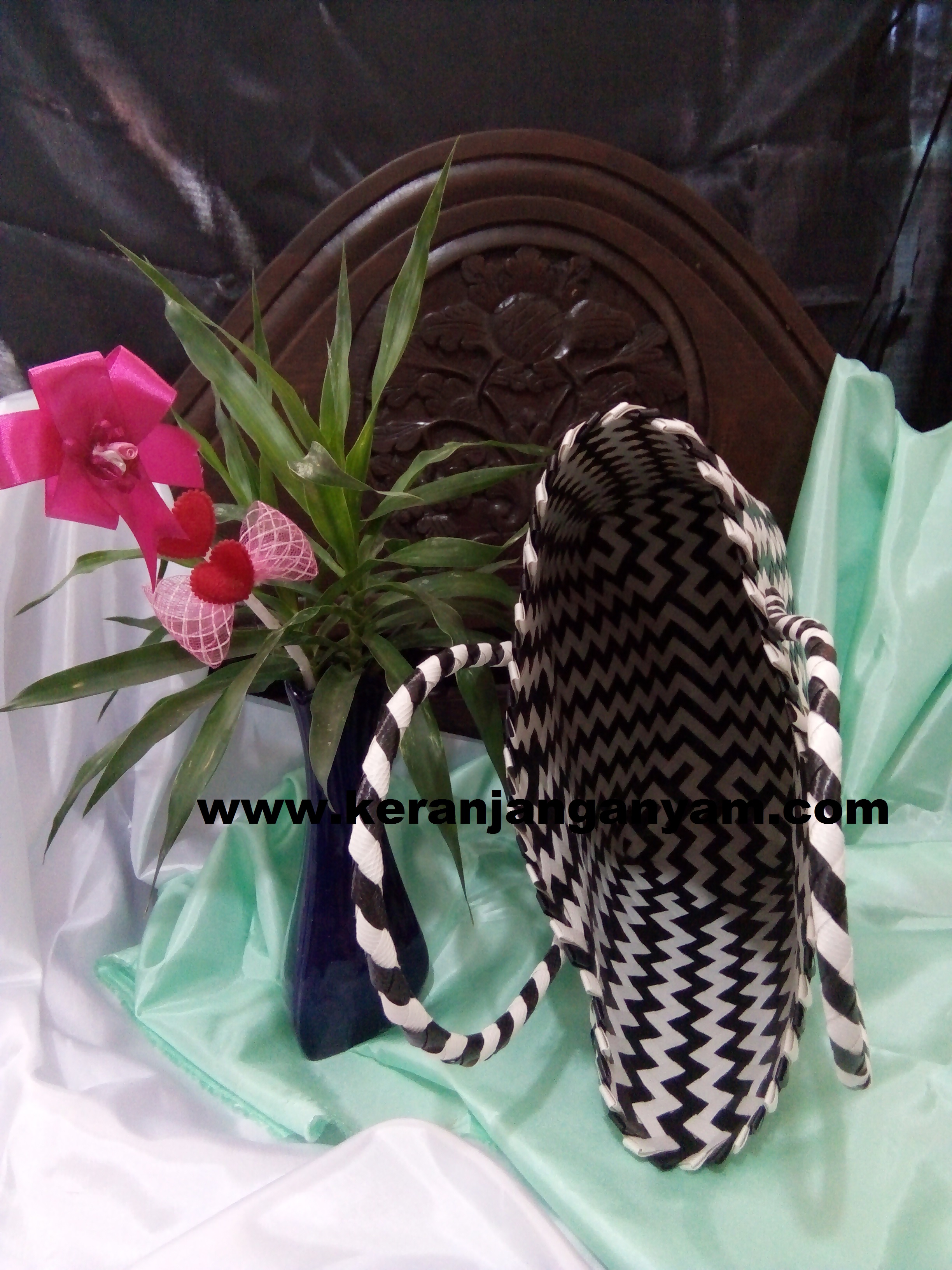 Tas Anyaman Plastik Motif Zebra