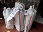 Proses Packaging Pengiriman Tas Anyaman Plastik