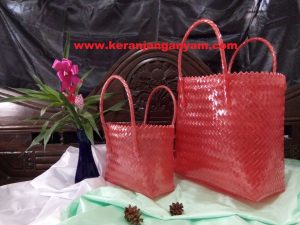 Tas Merah Kaca Anyaman Plastik Bening
