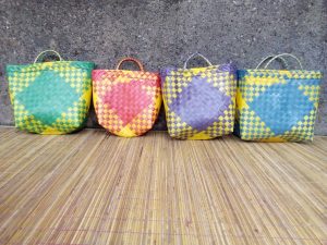 Tas Slang Plastik Anyaman Murah