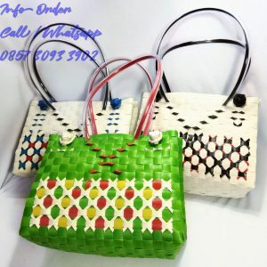 Tas Anyaman Motif Embos Dua Kancing